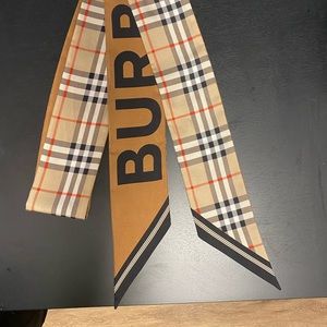 Burberry Silk Skinny Scarf Vintage Check and Logo